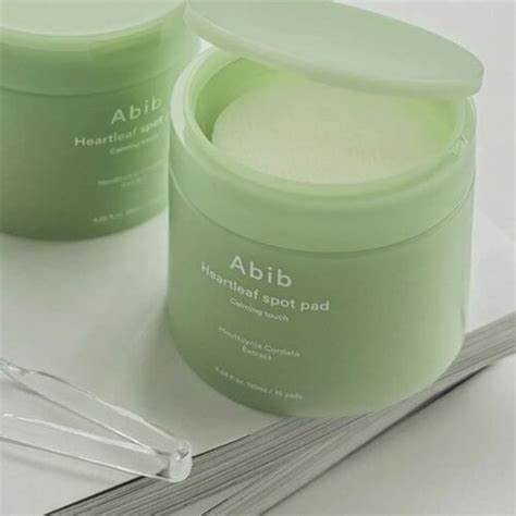 Abib - Heartleaf Spot Pad Calming Touch - Dischetti viso lenitivi per ridurre l'acne e i brufoli - 150 ml/80 pezzi