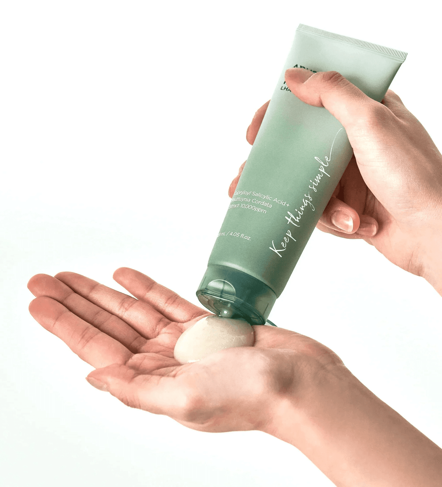 ANUA HEARTLEAF QUERCETINOL POREDEEP CLEANSING FOAM 150ml purifica in profondità i pori, riduce l’eccesso di sebo e lenisce la pelle