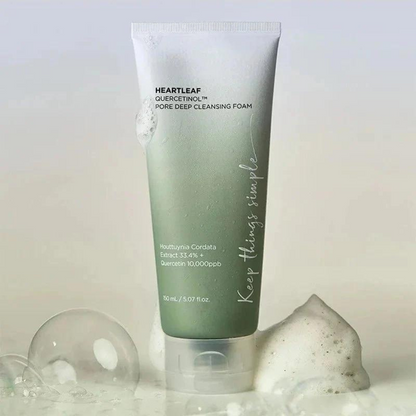 ANUA HEARTLEAF QUERCETINOL POREDEEP CLEANSING FOAM 150ml purifica in profondità i pori, riduce l’eccesso di sebo e lenisce la pelle